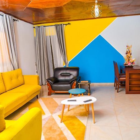 La Concorde: Cozy 2-Bedroom Apartment in Nkomkana Quarter Yaounde Exterior photo