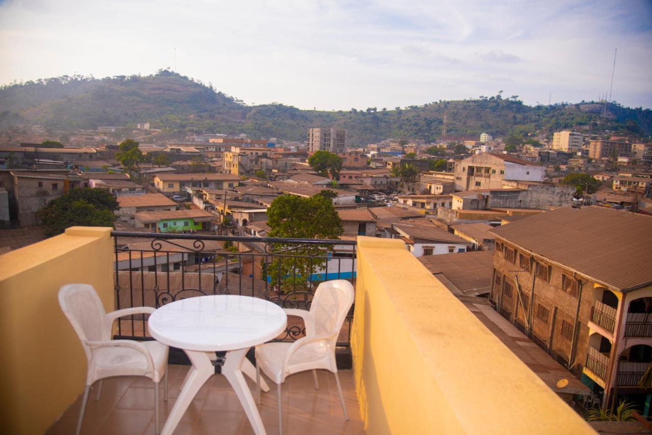 La Concorde: Cozy 2-Bedroom Apartment in Nkomkana Quarter Yaounde Exterior photo