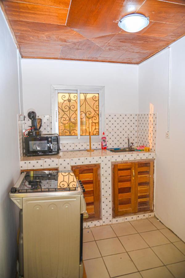 La Concorde: Cozy 2-Bedroom Apartment in Nkomkana Quarter Yaounde Exterior photo